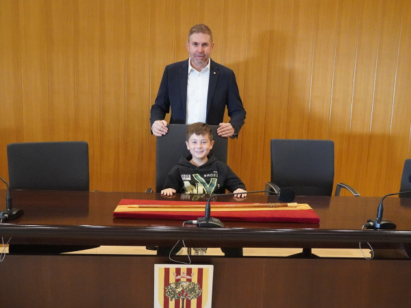 L'alumnat de tercer curs de l'Escola Ernest Lluch visita el consistori d'Abrera dins l'activitat 'El meu Ajuntament' d'aquest curs 2025-2026