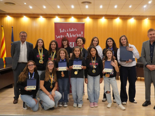 Lliurem els reconeixements esportius a les gimnastes de l'Abrera Gimnàstic Club pels darrers èxits assolits als Campionats d'Espanya i Catalunya de Gimnàstica Artística. Moltes felicitats!