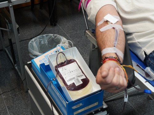 "Fer-ho entre totes i tots, és molt nostre!" La Casa de Cultura d'Abrera acull avui dimarts 16 de gener una Marató de donació de sang. Veniu a donar sang!