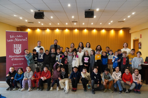 L'alumnat de tercer curs de l'Escola Francesc Platón i Sartí visita el consistori d'Abrera dins l'activitat 'El meu Ajuntament'. Moltes gràcies!