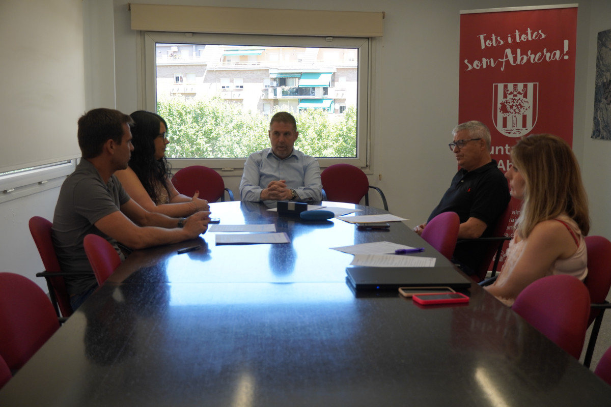 L'Ajuntament d'Abrera i l'Agrupació Esportiva Abrera impulsem un programa de futbol adaptat per promoure l'envelliment actiu, una nova iniciativa per fomentar la salut, el benestar i la inclusió a través de l'esport