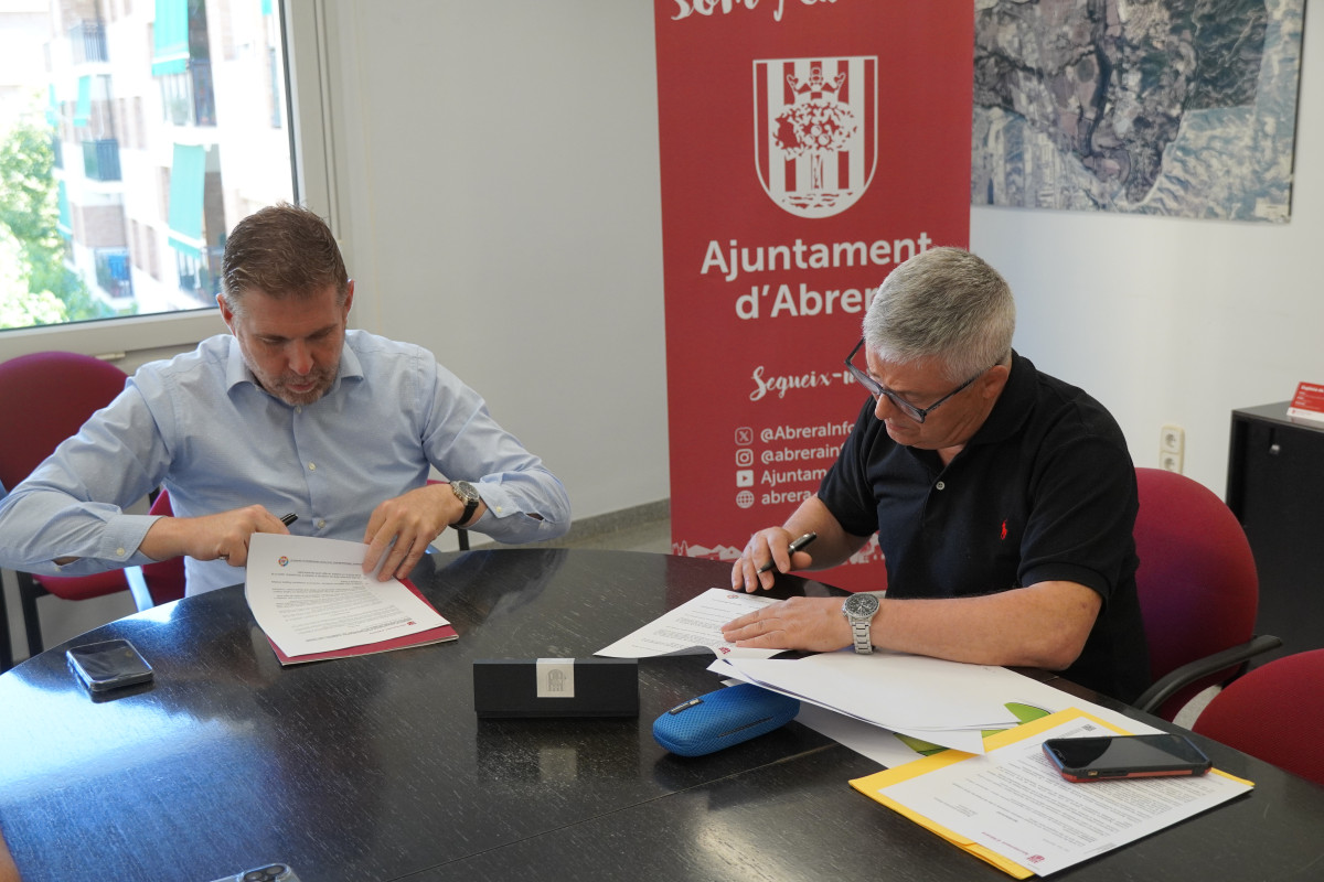 L'Ajuntament d'Abrera i l'Agrupació Esportiva Abrera impulsem un programa de futbol adaptat per promoure l'envelliment actiu, una nova iniciativa per fomentar la salut, el benestar i la inclusió a través de l'esport
