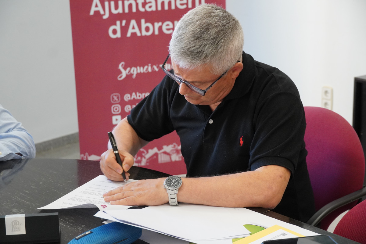 L'Ajuntament d'Abrera i l'Agrupació Esportiva Abrera impulsem un programa de futbol adaptat per promoure l'envelliment actiu, una nova iniciativa per fomentar la salut, el benestar i la inclusió a través de l'esport