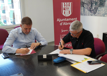 L'Ajuntament d'Abrera i l'Agrupació Esportiva Abrera impulsem un programa de futbol adaptat per promoure l'envelliment actiu, una nova iniciativa per fomentar la salut, el benestar i la inclusió a través de l'esport