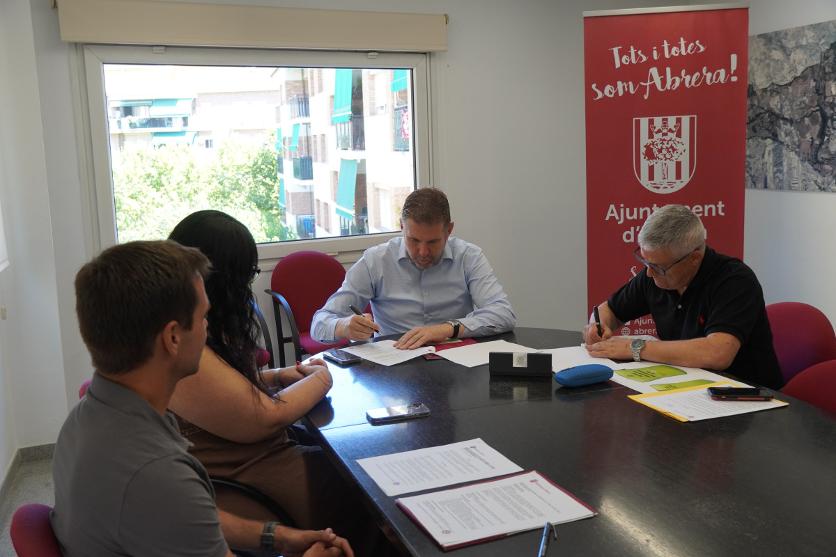 L'Ajuntament d'Abrera i l'Agrupació Esportiva Abrera impulsem un programa de futbol adaptat per promoure l'envelliment actiu, una nova iniciativa per fomentar la salut, el benestar i la inclusió a través de l'esport