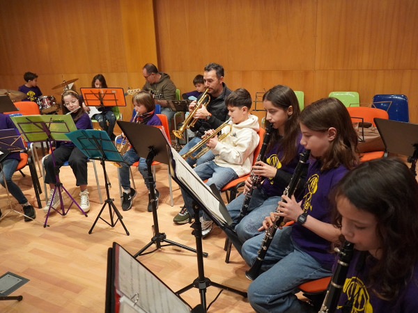 L'Escola Municipal de Música aposta per la música en grup i la improvisació!