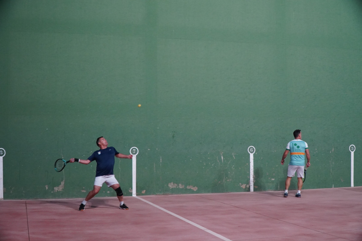 Abrera amb l'esport! El Club Frontenis Abrera celebra l’Open del Pernil Abrera 2026, amb 70 participants