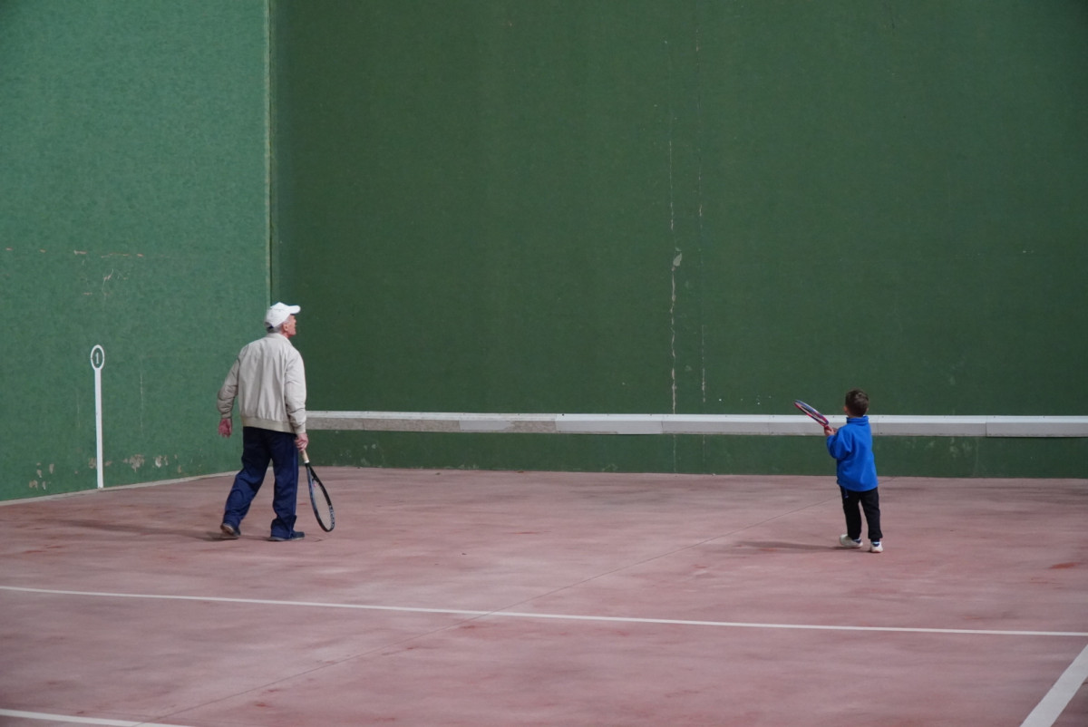 Abrera amb l'esport! El Club Frontenis Abrera celebra l’Open del Pernil Abrera 2026, amb 70 participants