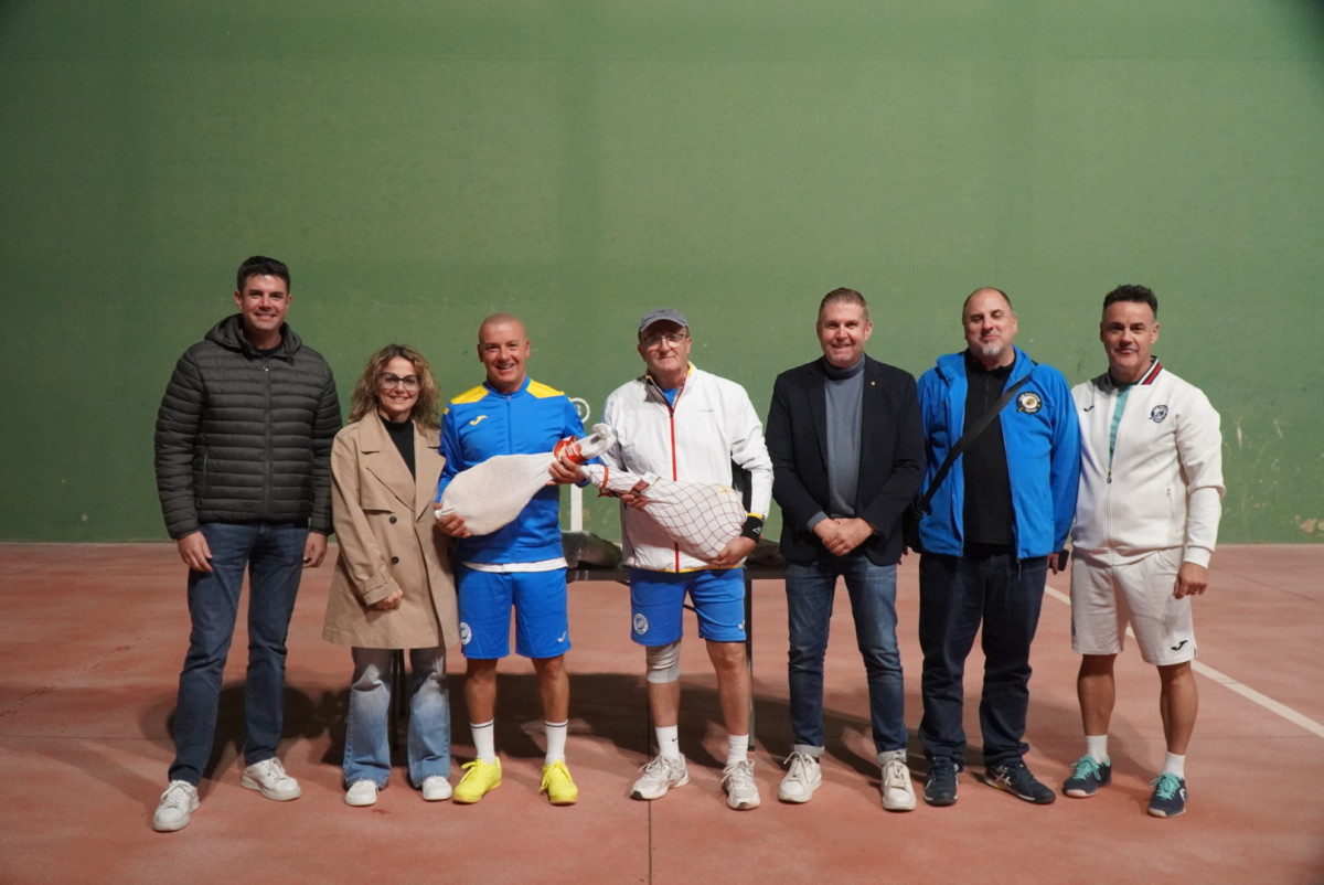 Abrera amb l'esport! El Club Frontenis Abrera celebra l’Open del Pernil Abrera 2026, amb 70 participants