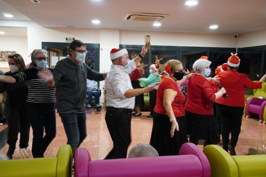 El Nadal es viu a Abrera! Assistim a l'actuació del Grup de Teatre del Casal de la Gent Gran, a la residència Canigó del nostre municipi
