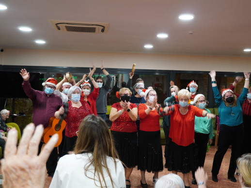 El Nadal es viu a Abrera! Assistim a l'actuació del Grup de Teatre del Casal de la Gent Gran, a la residència Canigó del nostre municipi