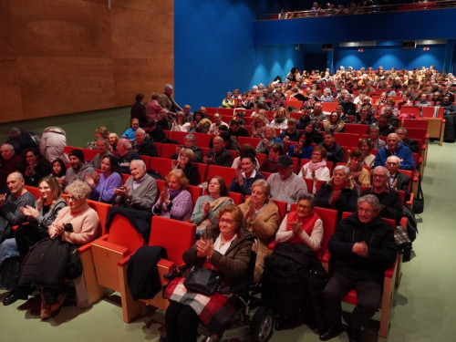 L'Operació Quilo, el Festival Solidari del Grup de Teatre del Casal de la Gent Gran, recull més de 530 quilos d'aliments en una tarda de teatre espectacular! Gràcies, Abrera