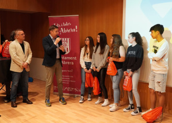 Prop de 200 alumnes de 4rt d'ESO i Batxillerat de l'Institut Voltrera d'Abrera assisteixen a 'Descobreix el teu Camí: Jornada sobre les Professions Sanitàries per a Estudiants'