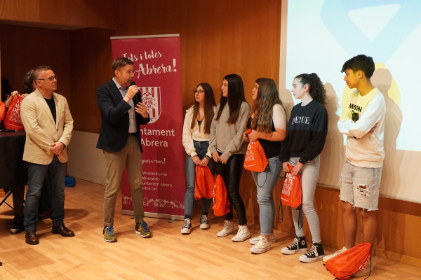 Prop de 200 alumnes de 4rt d'ESO i Batxillerat de l'Institut Voltrera d'Abrera assisteixen a 'Descobreix el teu Camí: Jornada sobre les Professions Sanitàries per a Estudiants'