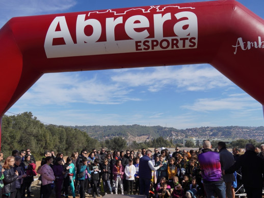 Abrera amb l'esport! El dissabte 4 de febrer hem gaudit amb el Cros Local d'Abrera i 5è Cros Comarcal Escolar d’aquest curs 2022-2023 a la Travessera de Can Morral
