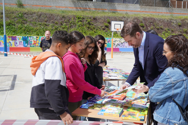 Els centres educatius abrerencs celebren un any més la Diada de Sant Jordi amb Jocs Florals, activitats i la participació de les associacions de famílies d'alumnes. Escola Josefina Ibáñez
