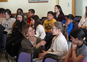 Abrera promou la cultura emprenedora amb el programa CuEmE. Les cooperatives de 5è de l’Escola Francesc Platón i Sartí presenten els seus projectes i recullen els seus NIF