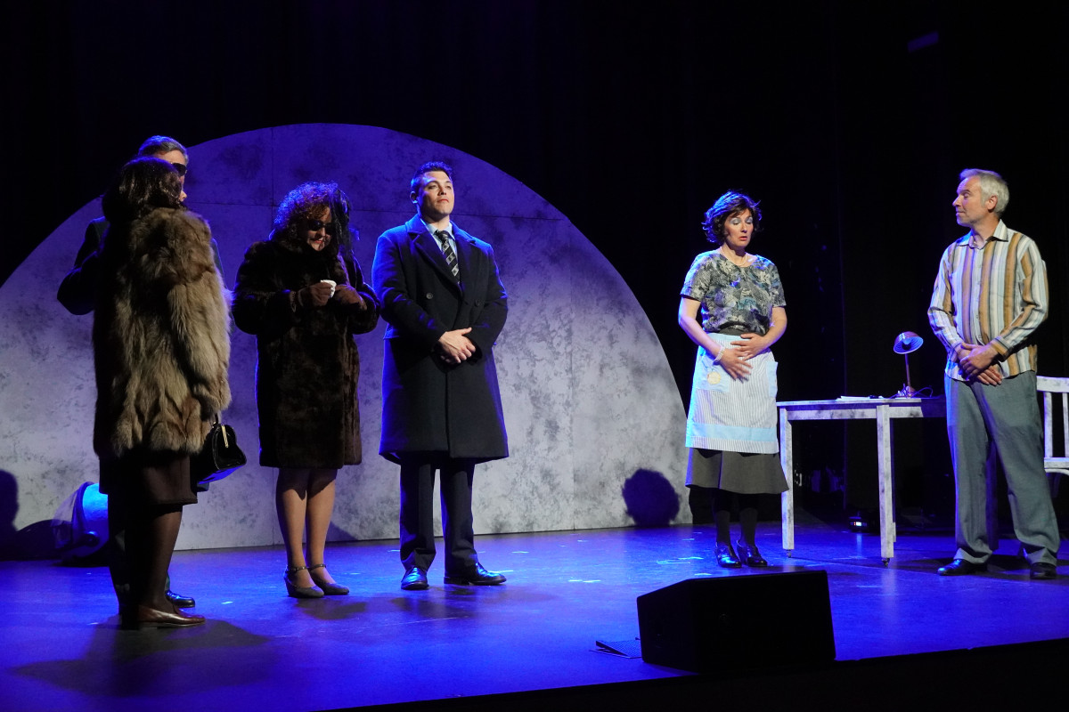 El diumenge 16 d’abril passat el Grup de Teatre Kòmix de La Garriga va obrir el 25è Concurs de Teatre Amateur Vila d’Abrera, amb l'obra 'A la lluna'