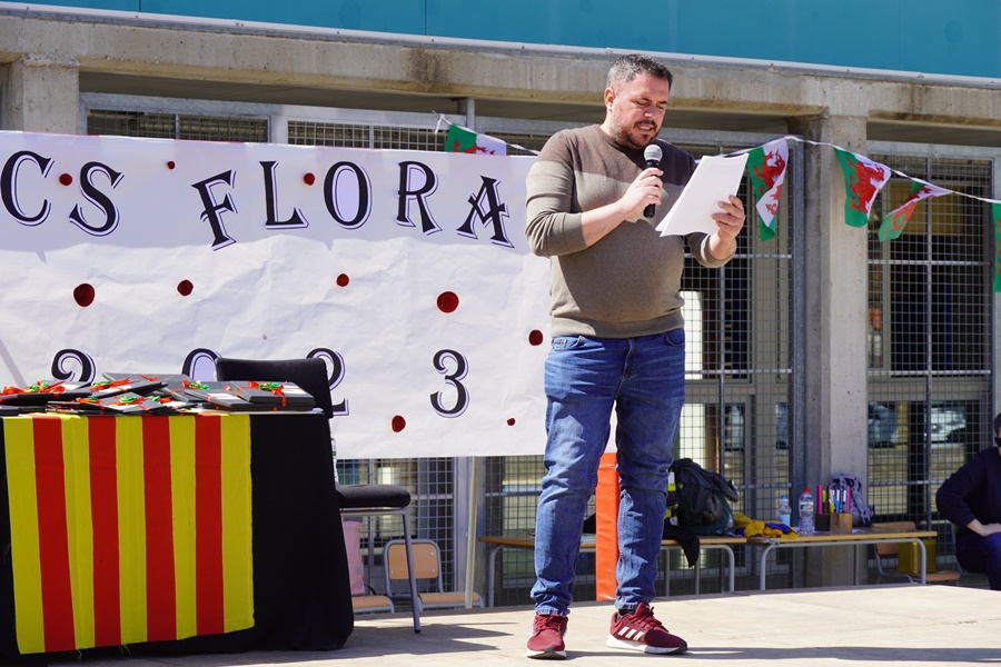 Els centres educatius abrerencs celebren la Diada de Sant Jordi amb Jocs Florals, activitats i la participació de les associacions de mares i pares. Escola Ernest Lluch