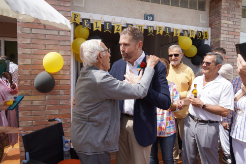 El veí abrerenc Francisco Villaescusa Buendia, celebra els seus 100 anys. Enhorabona!