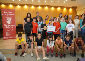 Abrera promou la cultura emprenedora amb el programa CuEmE. Les cooperatives de 5è de l’Escola Francesc Platón i Sartí han presentat els seus projectes i han recollit els seus NIF