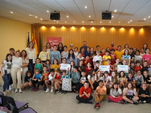 Abrera promou la cultura emprenedora amb el programa CuEmE. Les cooperatives de 5è de l’Escola Francesc Platón i Sartí han presentat els seus projectes i han recollit els seus NIF