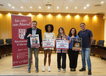 Entrega de xecs a les guanyadores del concurs de Cartells de la Festa Major 2024