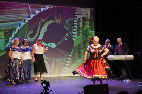 L'espectacle del Grup de Teatre del Casal de la Gent Gran d'Abrera dona el tret de sortida de la Setmana de la Gent Gran de 2023!