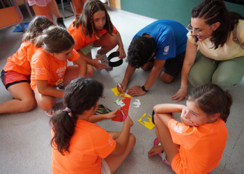 Visitem el Casal d’Estiu Municipal, que enguany fa part de les activitats a l'Escola Ernest Lluch d'Abrera