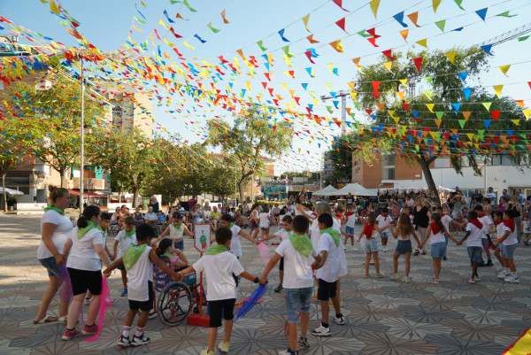 Festa Major 2025: sardanes amb la Cobla Vila d'Olesa i la participació d'Abrera Sardanista i de les escoles Francesc Platón i Sartí, Ernest Lluch i Josefina Ibáñez en el marc del projecte El país a l'escola