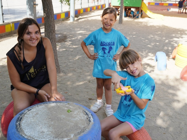 Vivim l'estiu a Abrera! Visitem el Casal d'Estiu i l'Escola Esportiva d'Estiu, amb més de 600 infants
