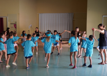 Vivim l'estiu a Abrera! Visitem el Casal d'Estiu i l'Escola Esportiva d'Estiu, amb més de 600 infants