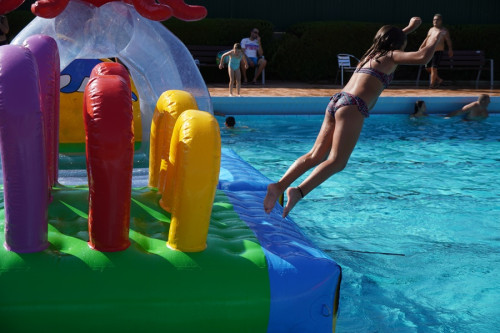 Èxit de la Festa de l'estiu a Abrera, amb inflables i jocs a la Piscina Municipal d'Estiu!
