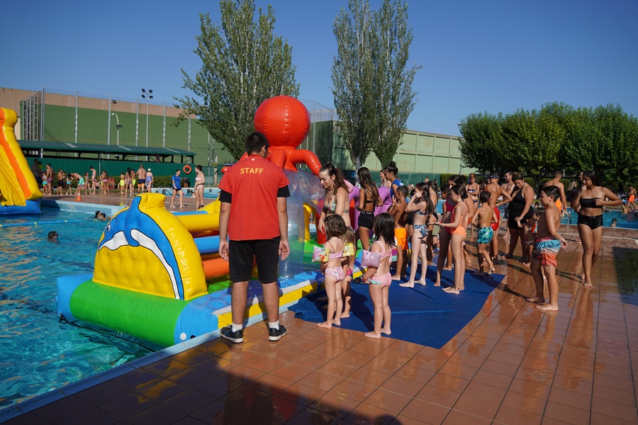 Èxit de la Festa de l'estiu a Abrera, amb inflables i jocs a la Piscina Municipal d'Estiu!