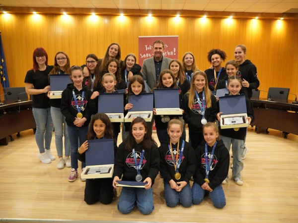 Lliurem els reconeixements esportius a les gimnastes de l'Abrera Gimnàstic Club pels darrers èxits assolits als Campionats d'Espanya i Catalunya de Gimnàstica Artística. Moltes felicitats!