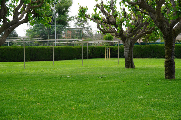 Duem a terme tasques d'adequació de les instal·lacions de la Piscina Municipal d'Estiu per preparar la nova temporada, que comença aquest diumenge 7 de juny