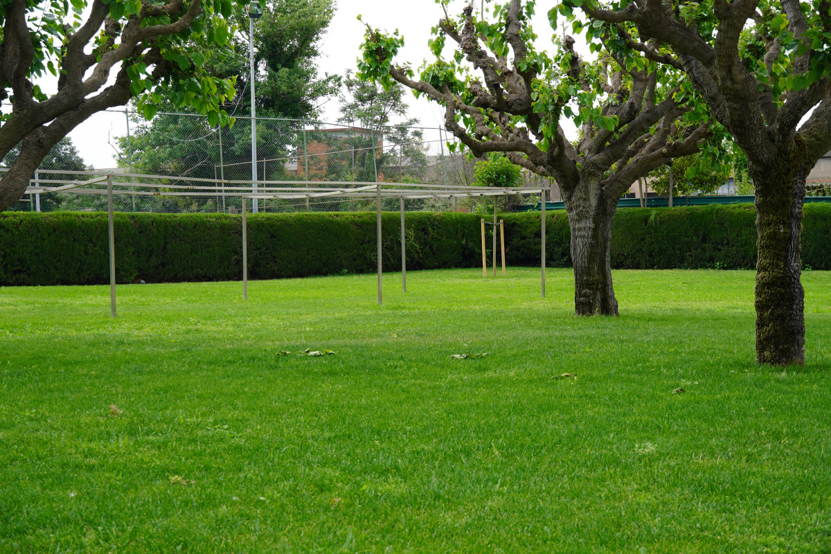 Duem a terme tasques d'adequació de les instal·lacions de la Piscina Municipal d'Estiu per preparar la nova temporada, que comença aquest diumenge 7 de juny
