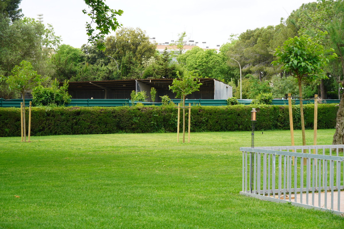Duem a terme tasques d'adequació de les instal·lacions de la Piscina Municipal d'Estiu per preparar la nova temporada, que comença aquest diumenge 7 de juny