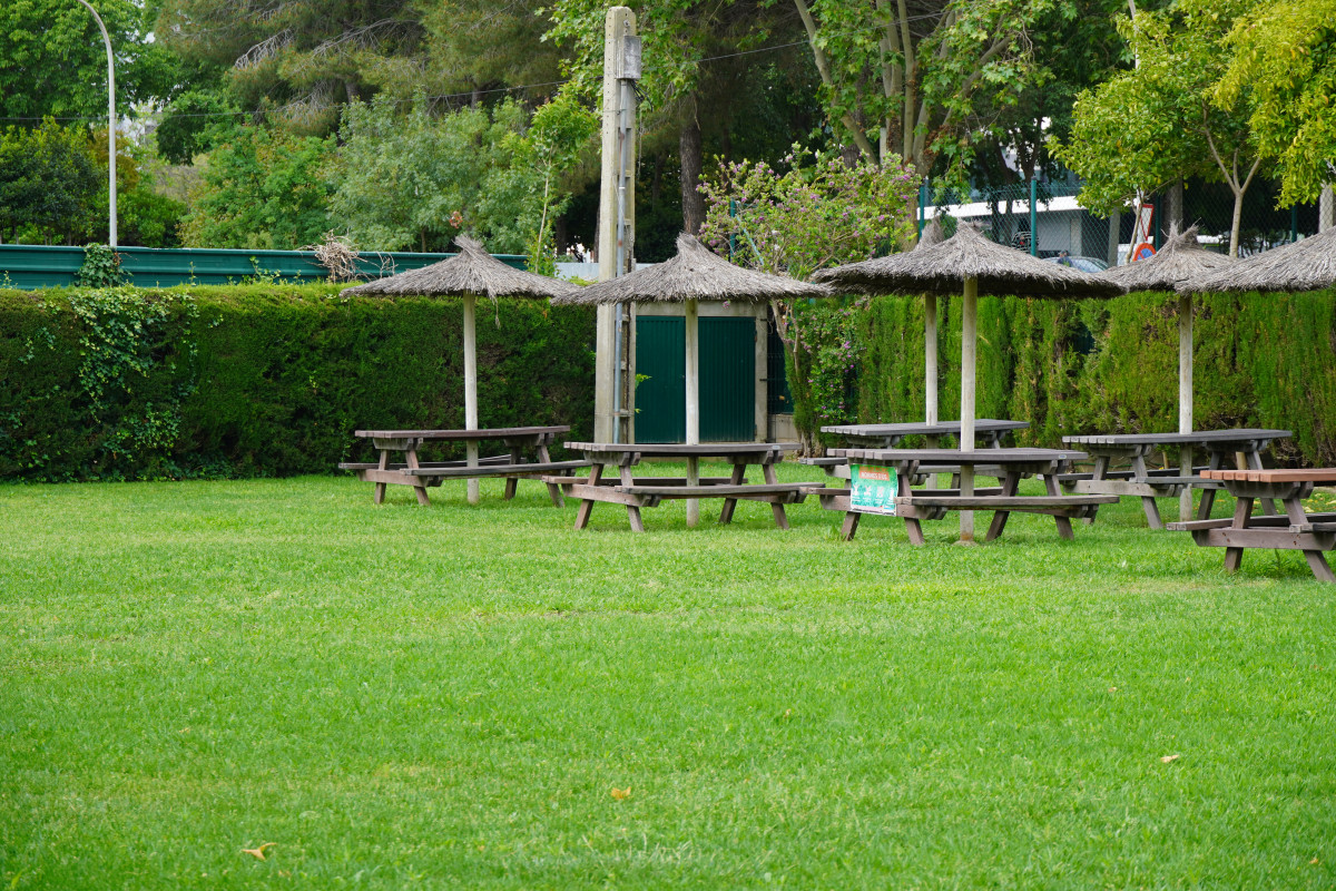 Duem a terme tasques d'adequació de les instal·lacions de la Piscina Municipal d'Estiu per preparar la nova temporada, que comença aquest diumenge 7 de juny