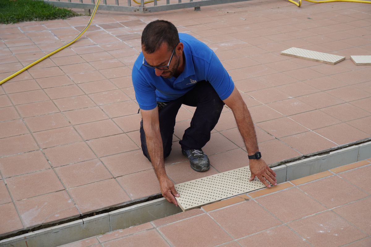 Duem a terme tasques d'adequació de les instal·lacions de la Piscina Municipal d'Estiu per preparar la nova temporada, que comença aquest diumenge 7 de juny