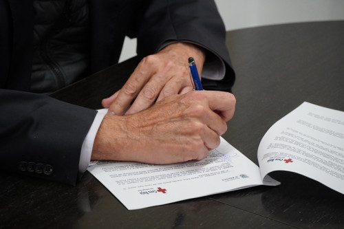 Signem novament el conveni de col·laboració amb Creu Roja del Baix Llobregat Nord per al foment del projecte 