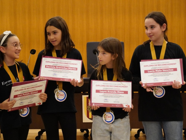 Entreguem els diplomes de reconeixement a les integrants de l'entitat Juventudes Rocieras, pels seus èxits assolits en el darrer Campionat de dansa de Catalunya