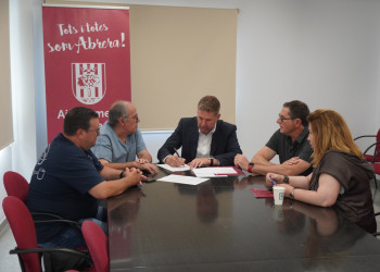 Signem un nou conveni de col·laboració entre l'Ajuntament d'Abrera i l’Associació Cavalcada de Reis d’Abrera