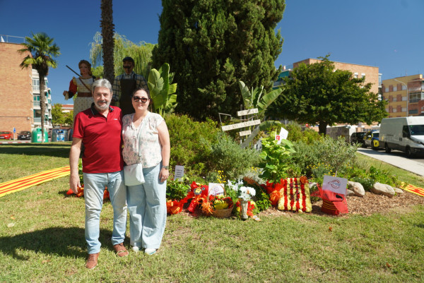 Ofrena floral al monument de Rafael Casanova. Associació de Veïns de La Florida