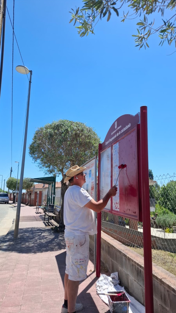 Millorem i adequem les cartelleres municipals del nucli urbà i dels barris d'Abrera - Ca n'Amat