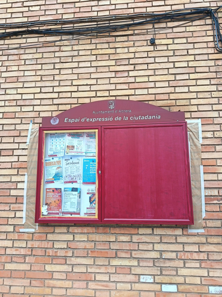 Millorem i adequem les cartelleres municipals del nucli urbà i dels barris d'Abrera - Nucli urbà