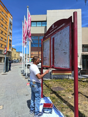 Millorem i adequem les cartelleres municipals del nucli urbà i dels barris d'Abrera - Centre Polivalent del Rebato