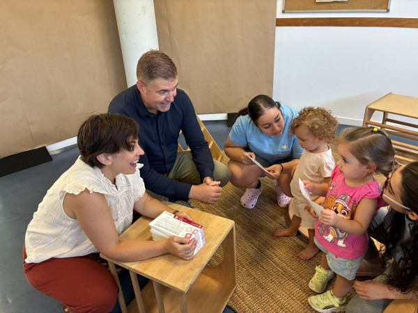 Bon inici de curs a totes i tots! Visitem els centres educatius d'Abrera per donar la benvinguda al nou curs acadèmic - Escola Bressol Municipal Món Petit