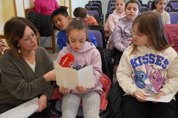 L'alumnat de tercer curs de l'Escola Francesc Platón i Sartí visita el consistori d'Abrera dins l'activitat 'El meu Ajuntament' d'aquest curs 2025-2026