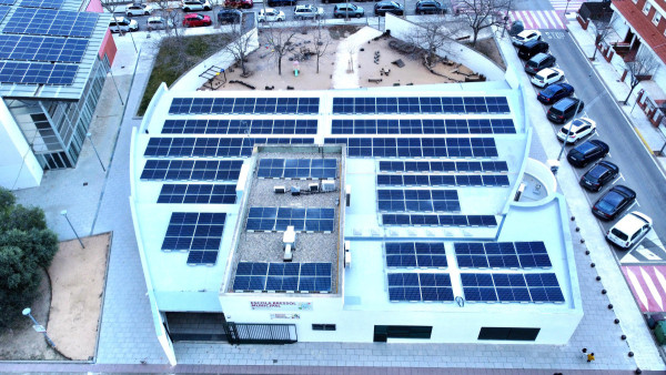 Abrera + Sostenible! Plaques fotovoltaiques a l'Escola Bressol Món Petit